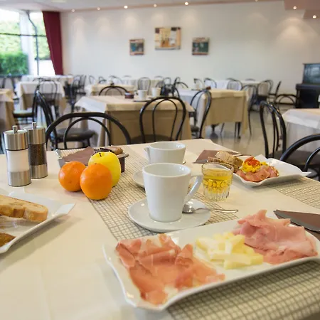 מלון Ristorante Al Fiore 3*